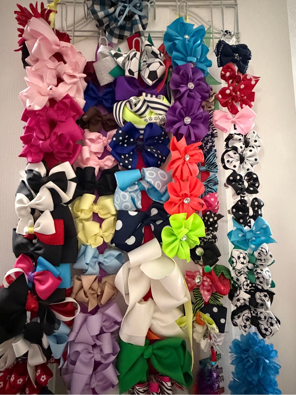 170 + Assorted Kids Multi-Color Hair Bow - and Clips different sizes / colors